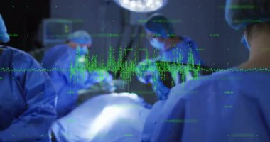 Cerrahlar ensizyon yaparken hemşireler aletlerle ilgileniyorlar ve dalga biçimi altında sağlık verilerini güncelliyorlar. Tıbbi, sağlık, ameliyat, cerrahi, hastane, takım çalışması, hassasiyet