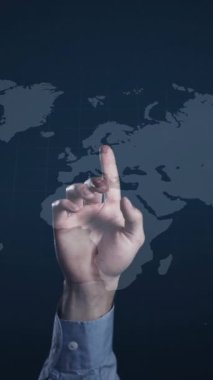 Dijital asma kilit ve ağ bağlantıları dünya haritası arkaplanı üzerinde animasyon. Siber güvenlik, teknoloji, küresel bağlantı, şifreleme, güvenlik