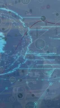 Güvenlik asma kilit simgesi ve mavi arka plandaki finansal veri işleme üzerinde dijital simge ağı. Siber güvenlik ve iş teknolojisi kavramı