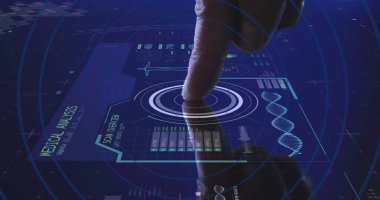 Holografik DNA sarmalı ve veri panelleri ile tıbbi laboratuvarda erkek işaret parmağı tıklaması kontrolü. Futuristik, teknoloji, yenilik, sağlık, tanı, dijital, arayüz