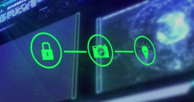 Sanal ekranlarda yüzen merkezi yeşil kamera simgesi, asma kilit ve ampul simgeleri gösteriliyor. Teknoloji, yenilik, siber güvenlik, veri, sanal, geleceksel, dijital