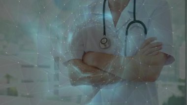 Doktor ayakta dikilirken göğsünde dönen girdap, steteskop artırıcı teşhisi gösteriyor. Tıbbi, sağlık, profesyonellik, teknoloji, yenilik, danışmanlık, sağlık