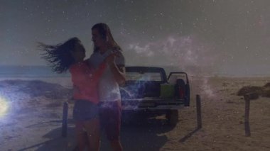 Erkek elini kaldırır ve kadın kamyonla alır, dans eder, sörf tahtasını kavrar ve sağlığını yükseltir. Romantizm, özgürlük, macera, sahil, açık hava, neşeli, aktif