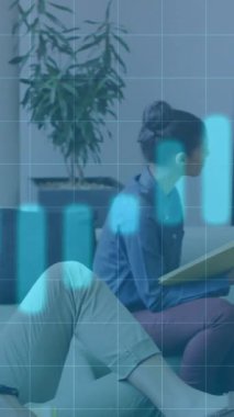 Ofis ortamında, veri analizi animasyonunu tartışan insanlarla iş toplantısı. takım çalışması, işbirliği, strateji, tartışma