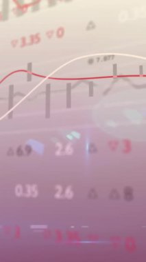 Borsa verilerinin pembe arka planla ışık noktasının üzerinde işlenmesinin animasyonu. Küresel ekonomi ve iş teknolojisi kavramı