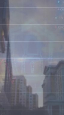 Dijital profil fotoğrafı, grafikler, asma kilit, bulutlu gökyüzüne karşı binaların üzerindeki kalkan animasyonları. Dijital bileşik, çoklu pozlama, rapor, iş, koruma ve mimari konsept.