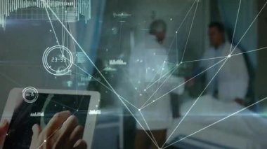 Tıbbi müdahale tableti beyin taramasına başlıyor. Doktorlar hayati bulguları incelerken EKG örtüşüyor. Tıbbi, tanı, teknoloji, sağlık, yenilik, analiz, klinik