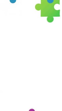 Beyaz arka planda renkli bulmacanın animasyonu. Otizm farkındalık ayı ve dijital arayüz konsepti dijital olarak oluşturulmuş video.