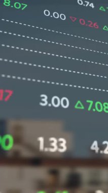 Şehir manzarası üzerinde finansal veri işleme animasyonu. Küresel finans, iş, bağlantılar, hesaplama ve veri işleme kavramı dijital olarak oluşturulmuş video.
