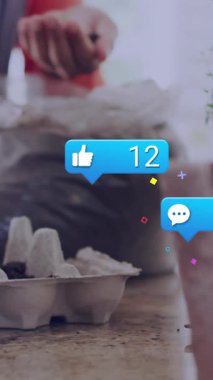 Saksılara tohum ekme, bahçıvanlık faaliyetleri üzerine sosyal medya bilgilendirmeleri. kaplar, teknoloji, etkileşim, hobi, doğa, dijital