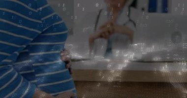 Hamile hasta doğum öncesi soru soruyor, doktor sağlık dosyalarını inceliyor ve sağlık durumunu açıklıyor. Tıbbi, sağlık, danışmanlık, bakım, sağlık, profesyonel, güven