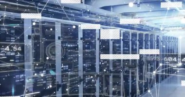 Ağ açılışı, kaybolan sunucu raflarını kapatıyor. Yüklenen yükü gösteren kodları güncelliyor. Siber güvenlik, veri merkezi, teknoloji, ağ, dijital, altyapı, hareket grafikleri