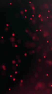 Siyah arka planda parlayan yeşil ışık yollarının üzerinde dönen DNA iplikçiklerinin animasyonu. Küresel bilim, bağlantılar, hesaplama ve veri işleme kavramı dijital olarak oluşturulmuş video.