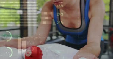 Egzersiz, havlu yerleştirme, şişe yerleştirme ve pedal çevirme, fitness ölçümleri. Fitness, dayanıklılık, teknoloji, sağlık, sağlık, aktivite, motivasyon