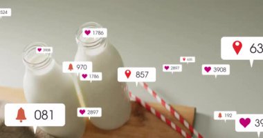 Süt şişelerinin etrafında durakladıktan sonra beliren simgeler kaybolmadan önce nişanı gösteriyor. Minimalist, ürün gösterimi, dijital katılım, sosyal medya, modern, temiz, yaşam tarzı