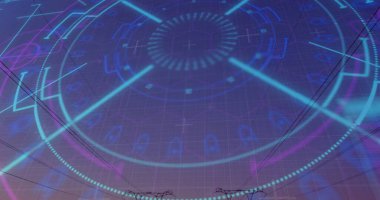 Neon mavi-mor dijital arayüz, kuleler ve elektrik hatlarıyla gökyüzü şebekesine karışıyor. Gelecek, teknoloji, yenilik, veri, enerji, altyapı, dijital