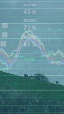 Rüzgar türbinleri üzerinde finansal veri işleme animasyonu. Küresel çevre, finans, iş, bağlantılar, hesaplama ve veri işleme kavramı dijital olarak oluşturulmuş video.