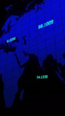 Veri işleme ve matematiksel denklemlerin dünya haritası üzerinde kara arkaplan üzerinde canlandırılması. Matematiksel denklemler, hesaplama ve dijital arayüz kavramı dijital olarak oluşturulmuş video.