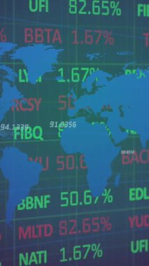 Dünya haritası ve şebekesi üzerinde finansal veri işleme animasyonu. Küresel iş, finans, bağlantılar, bulut hesaplama ve veri işleme kavramı dijital olarak oluşturulmuş video.