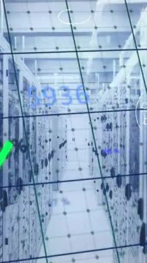 Bilgisayar sunucu odasına karşı şebeke üzerinden matematiksel denklemlerin ve grafiklerin animasyonu. Bilgisayar arayüzü ve iş veri depolama teknolojisi kavramı