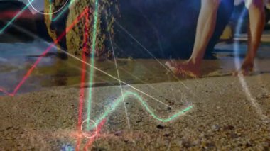 Kumlu sahilde sörf yapan bir adam trend analizi için hareketli veri çizelgeleriyle hareket ediyor. Dijital, fütüristik, minimalist, yenilikçi, analitik, okyanus, doğal