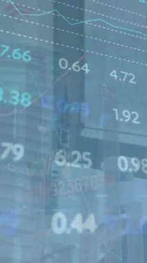 Ofiste akıllı telefondan konuşan beyaz adamın borsa veri işleme animasyonu. Küresel ekonomi ve iş veri teknolojisi kavramı