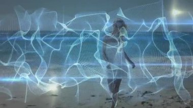 Sahilde dijital peçeden çıkan yetişkin bir kadın teknoloji gösterisinde kurdelelerin etrafında dönmesine neden oluyor. Gelecekçi, dingin, hareketli, ruhani, kıyı, minimalist, zarif