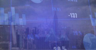 Yükleme sırasında, analitik UI şeffaf ufuk çizgisi üzerindeki zaman eğilimlerini göstermek için grafikleri ve çıktıları güncelliyor. Veri görselleştirme, kentsel, teknolojik, geleceksel, arayüz, analitik, yenilik