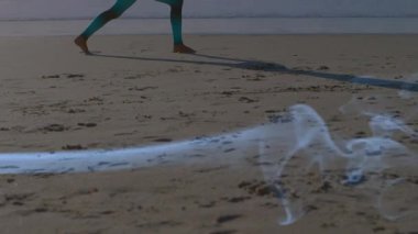 Yoga pratisyeni adımını atıyor, mavi kurdeleli bacakları takıyor ve benim poz verdiğim savaşçıya saldırıyor. Dinginlik, farkındalık, akış, enerji, zindelik, uyum, canlılık