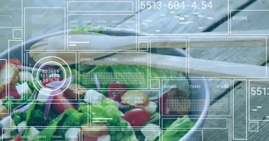 Salata kasesi dijital olarak kaplamayı başlatarak beslenme ölçümlerini güncelliyor. Sağlıklı, taze, organik, minimalist, teknoloji, sağlık, beslenme