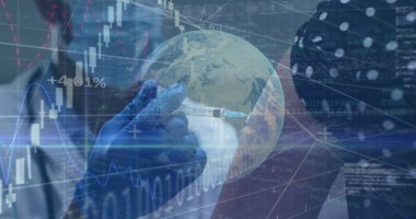 Eldivenli eldiven ile şırıngayı laboratuvarda dünya ile birleştirmek, şamdan çizelgeleri ve pazar verileri ile. Tıbbi, finans, teknoloji, analiz, yenilik, sağlık, dijital