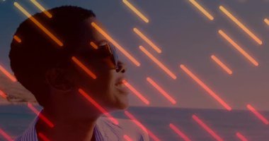 Neon serisi sürüş modelini örtüyor. Pazarlama kampanyası için başını eğiyor ve kıyıda genişleyen bir gülümseme var. Canlı, maceraperest, tasasız, dinamik, şık, manzaralı, enerjik.