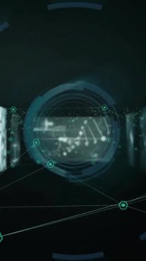 Ekranlarda asma kilit ve veri işleme animasyonu. Küresel siber güvenlik, bağlantılar, hesaplama ve veri işleme kavramı dijital olarak oluşturuldu.