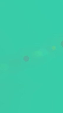 Yeşil arkaplandaki ışık noktalarının canlandırması. soyut arkaplan ve dijital arayüz kavramı dijital olarak oluşturulmuş video.