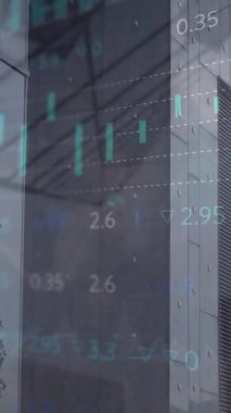 Video, bulutlu bir günde finansal verilerin ve grafiklerin animasyonunun yer aldığı uzun gri bir ofis binasını içeriyor. Video küresel finans, ekonomi, iş ve teknoloji kavramlarını vurguluyor.