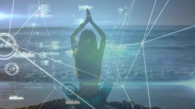 Kıyı izleme biyometrisinde yoga yapan bir kadının etrafında verileri üst üste bindiren dalgalar. Spiritüellik, meditasyon, sükunet, teknoloji, uyum, refah, farkındalık
