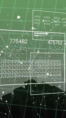 Şehir manzarası üzerinde grafik ve sayılarla finansal veri işleme animasyonu. Finans, teknoloji, analitik, iş, yenilik, büyüme