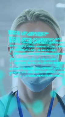 Hastanedeki sağlık uzmanı üzerinde tıbbi veriler ve beyin taraması. analiz, teknoloji, tanı, uzmanlık, dijital, bilim