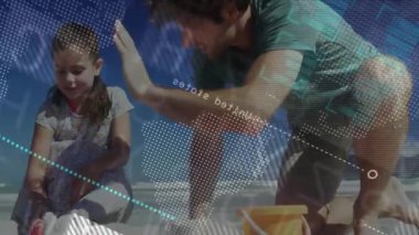 Babam dizlerinin üstüne çöküp kaleyi kürekle yontan bir kız, boş vakit geçirmek için beşlik çakan bir anne için elini kaldırıyor. Aile, sahil, kumdan kale, açık hava, eğlence, neşe, yaz