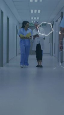 Hastane koridorunda yürürken, başında moleküler yapı animasyonu olan tıbbi personel. Sağlık, tıp, bilim, teknoloji, araştırma, yenilik