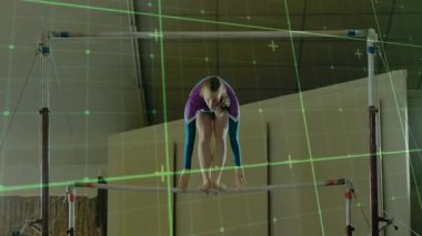 Kadın jimnastikçi, spor salonunda uyuklamaya başlıyor. Dijital ızgara animasyon hareketleri. Akrobat, zindelik, güç, atletizm, disiplin, hareket, eğitim