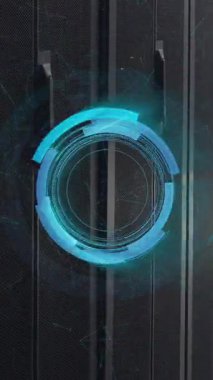 Bilgisayar sunucu odasında dönen neon mavi yuvarlak tarayıcının animasyonu. Bilgisayar arayüzü ve iş veri depolama teknolojisi kavramı