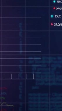 Karanlık arka planda finansal veri işleme animasyonu. Küresel finans, iş, bağlantılar, hesaplama ve veri işleme kavramı dijital olarak oluşturulmuş video.