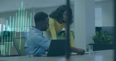 Doktor üzerinde Stylus 'u kullanan bir kadın iş görüşmelerine yardımcı olan animasyonlar yapıyor. İşbirliği, takım çalışması, analitik, veri görselleştirme, profesyonel, kurumsal, beyin fırtınası