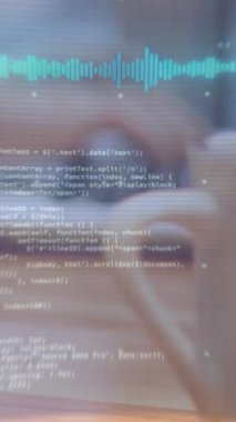 6G metin, küre ve bilgisayar dili animasyonu, klavyede yazı yazan beyaz adamın kırpılmış elleri. Dijital bileşik, çoklu maruz kalma, küreselleşme, telekomünikasyon, kodlama, teknoloji.