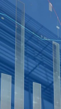 Modern bina üzerinde finansal veri işleme animasyonu. Küresel iş, finans ve dijital arayüz kavramı dijital olarak oluşturulmuş video.