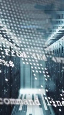 Bilgisayar sunucu odasına karşı dünya haritası, veri işleme ve mozaik alanların animasyonu. Küresel ağ ve iş veri depolama teknolojisi kavramı