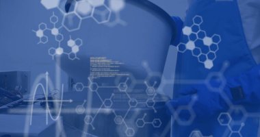 Laboratuvarda kimyasal kaplamalı karıştırma kabını analiz eden mavi ceketli bir teknisyen. Kopya uzayı. Laboratuar ekipmanları, bilimsel araştırmalar, yüksek teknoloji, kimya, yenilik, laboratuvar, analitik