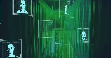 Veri merkezindeki sunucu rafı koridorunda üst üste biner kod ve kullanıcı profili pencereleri var. Siber güvenlik, dijital, geleceksel, teknoloji, arayüz, ağ, veri