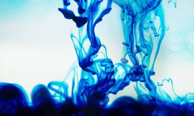 mavi mürekkep suda yayılması